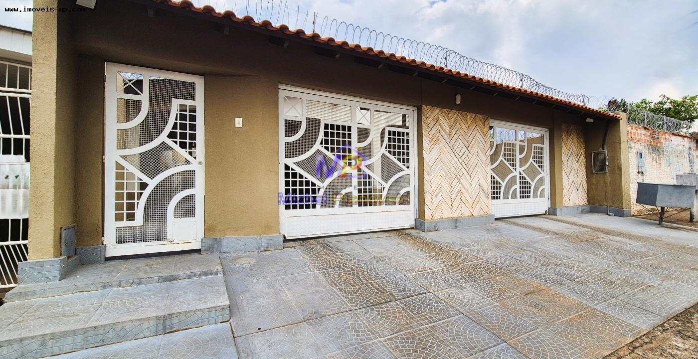 Casa à venda com 4 quartos, 400m² - Foto 2